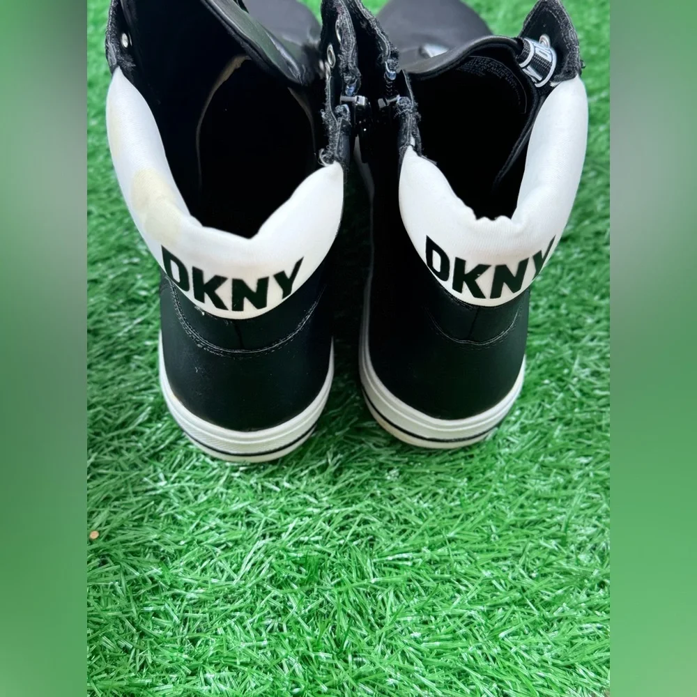 DKNY Kids/Girls‎ Shoes Size 4